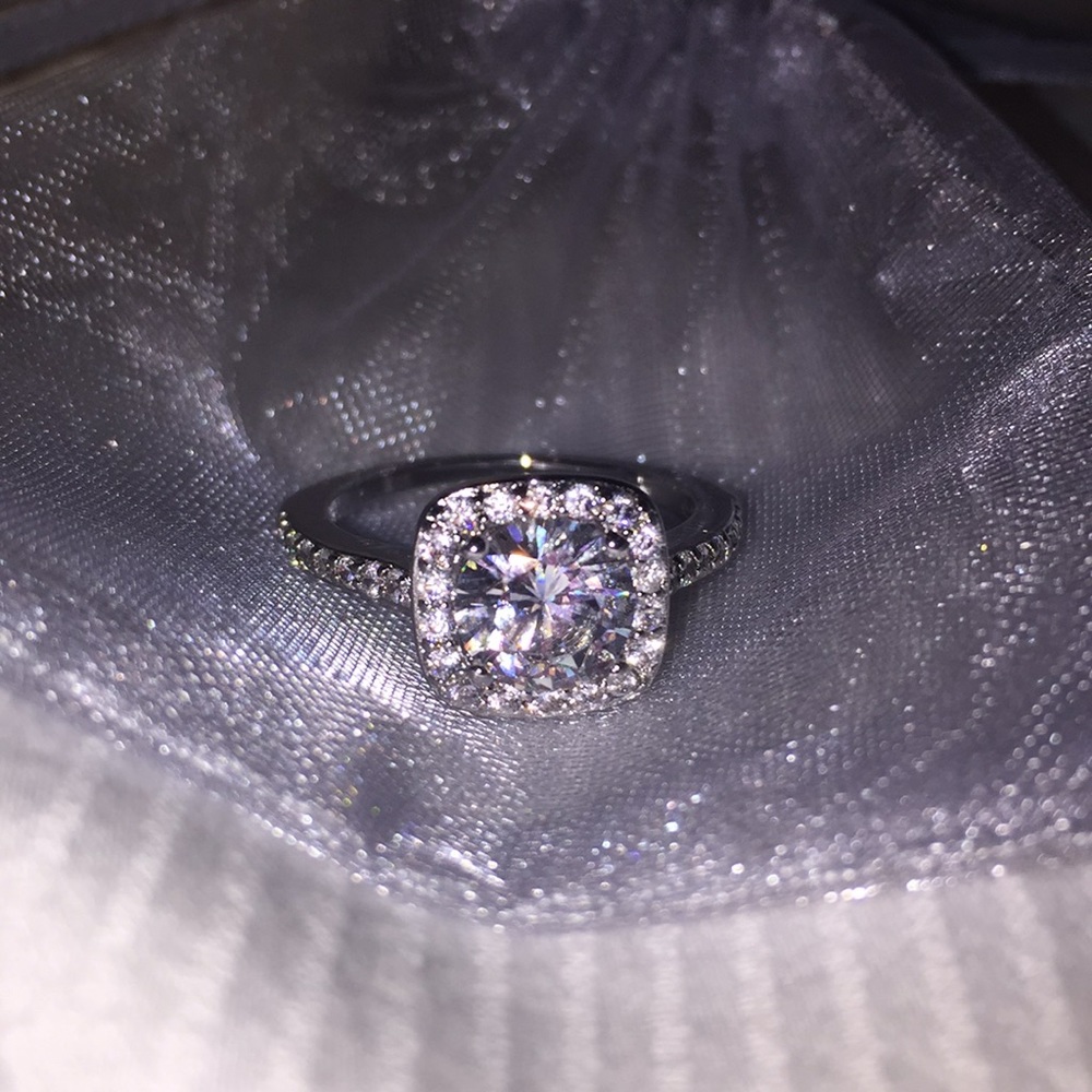 ✨18K WHITE GOLD RING✨ - Picture 2 of 7